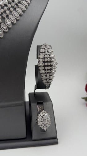 طقم ذهب عيار 18