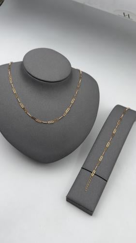 عقد مع سوارة ذهب عيار 18