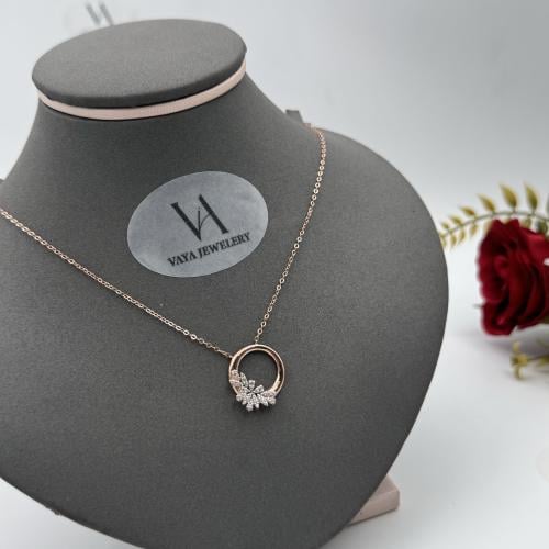 عقد ذهب عيار 18