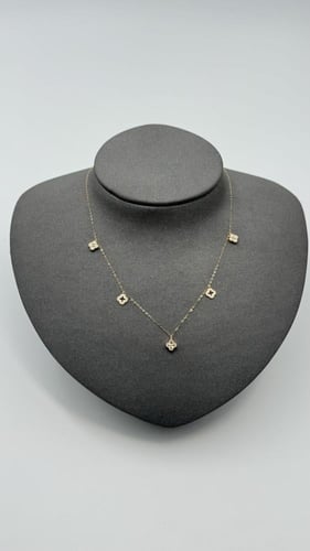 عقد ذهب عيار 18