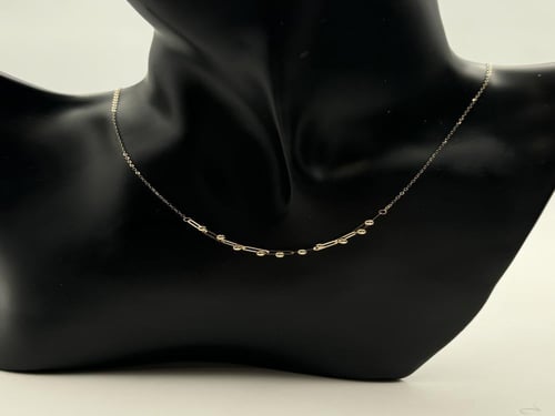 عقد مميز ذهب عيار 18