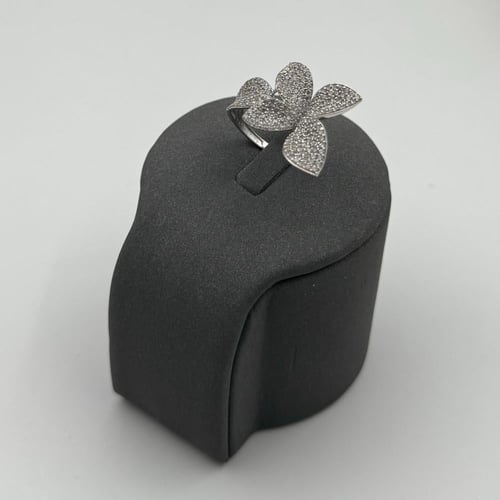 خاتم ذهب " ابيض " عيار 18 تصميم الماس