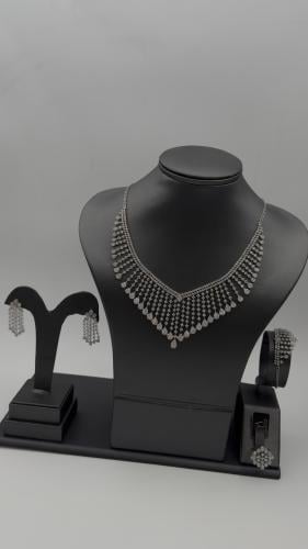 طقم ذهب عيار 18