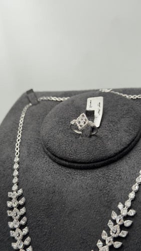 طقم ذهب عيار 18