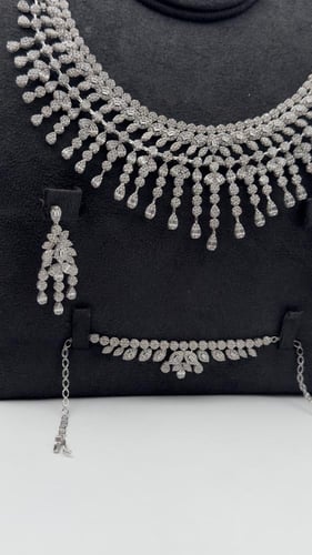 طقم ( اساوري ) ذهب عيار 18