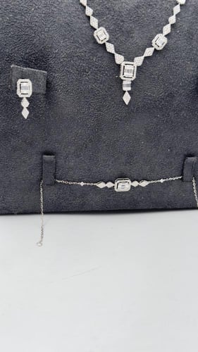 طقم ذهب عيار 18