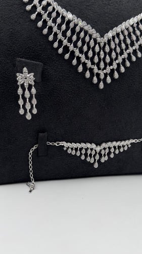 طقم ذهب عيار 18