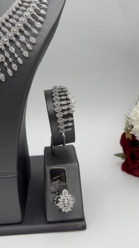 طقم ذهب عيار 18