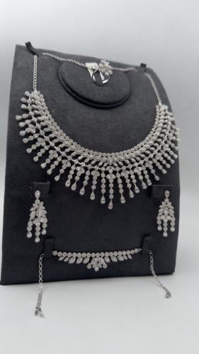 طقم ( اساوري ) ذهب عيار 18