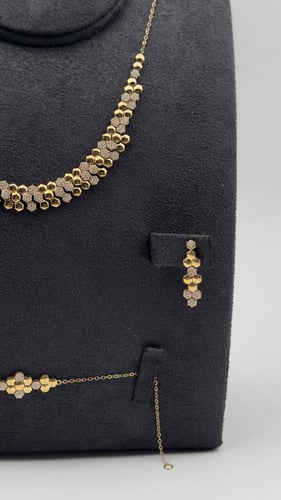 طقم ذهب عيار 18