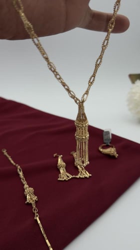 طقم ذهب عيار 18