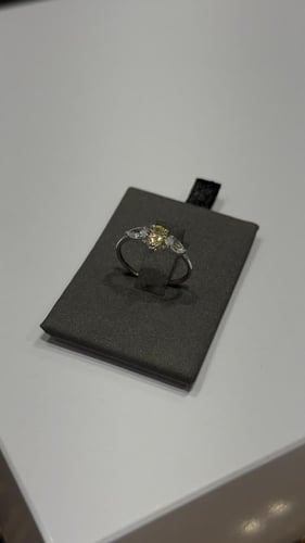 خاتم ( تصميم ألماس ) ذهب عيار 18