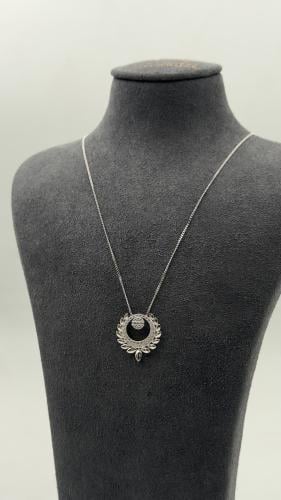 عقد ذهب عيار 18