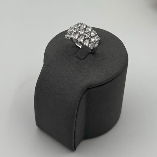 خاتم ذهب " ابيض " عيار 18 تصميم الماس