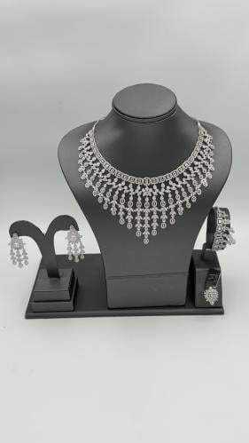 طقم ذهب عيار 18