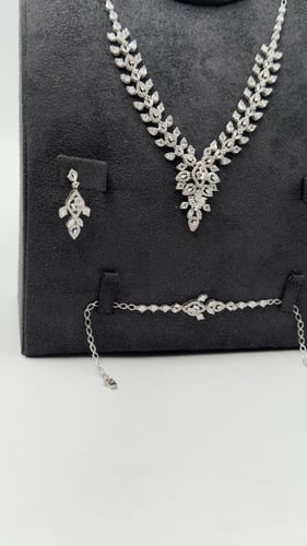 طقم ذهب عيار 18