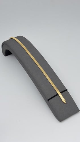 عقد مع اسواره ذهب عيار 18