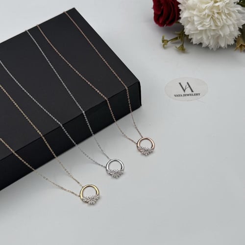 عقد ذهب عيار 18