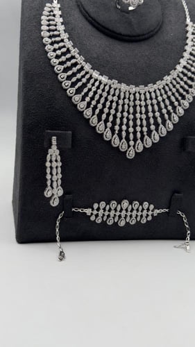 طقم ذهب عيار 18