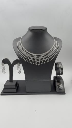 طقم ذهب عيار 18