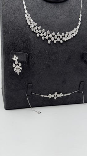 طقم ذهب عيار 18