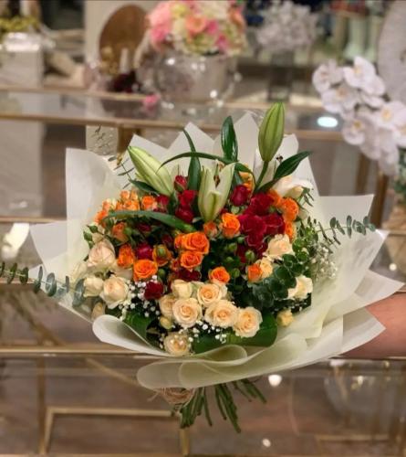 باقة الورد الزاهية بتناسق الطبيعة