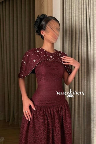 فستان ميدي دانتيل مع الكيب