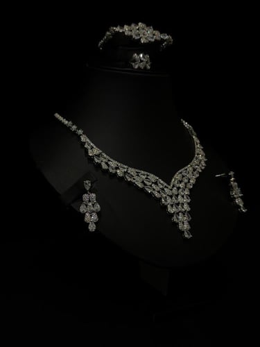 طقم مجوهرات فاخر من الزركون بتصميم ملكي عريض