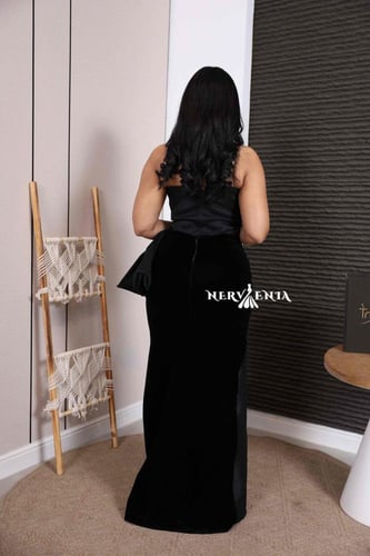 فستان بلاك مخملي مع لمسه شانتون