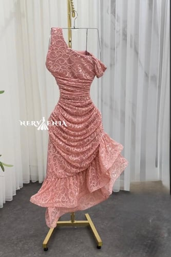 فستان ميدي دانتيل طبقات مائلة