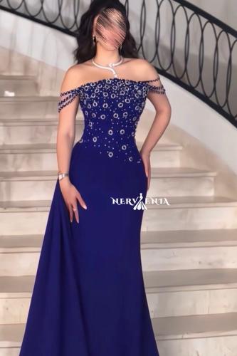 فستان رويال بلو أوف شولدر مطرز صدر