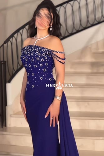 فستان رويال بلو أوف شولدر مطرز صدر