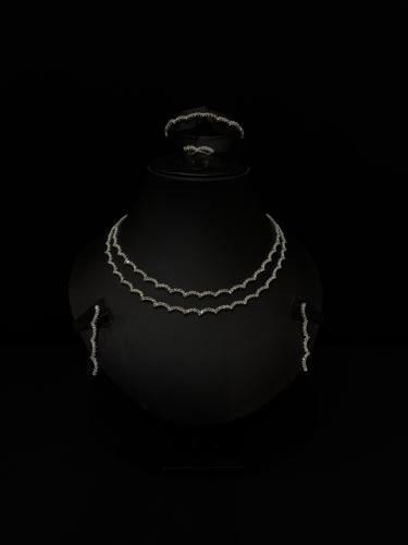 طقم فضي من الكريستال اللامع بتصميم وطواط الجليد