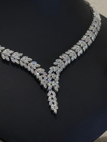 طقم من الزركون بتصميم اوراق خريفيه متناسقه