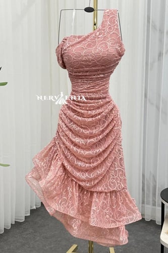 فستان ميدي دانتيل طبقات مائلة