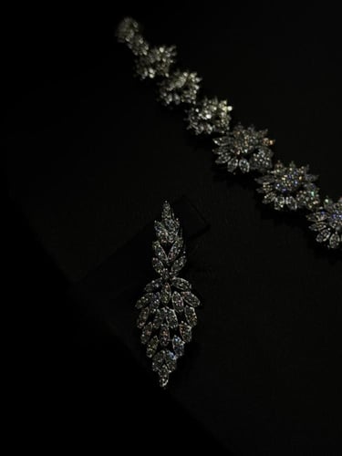 طقم مجوهرات فاخر من الزركون بتصميم جوهرة دوار الشم...