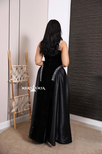 فستان ديفا مخمل مع التفتا