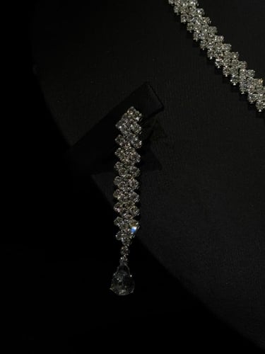 طقم مجوهرات فاخر بتصميم قطرات الندى من الكريستال