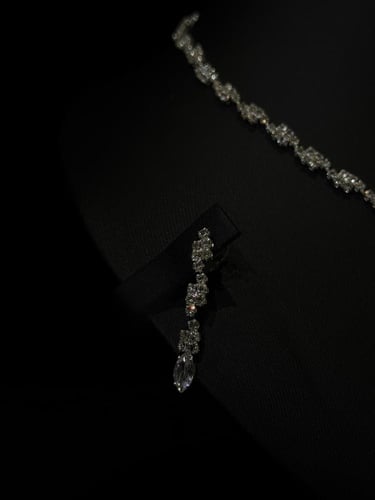 طقم مجوهرات فاخر مرصع بالكرستال سبعه