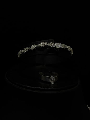 طقم مجوهرات فاخر مرصع بالكرستال سبعه