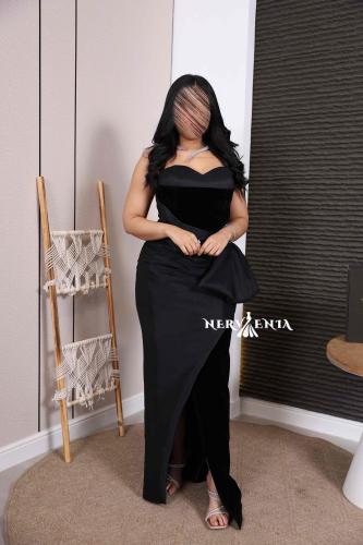 فستان بلاك مخملي مع لمسه شانتون