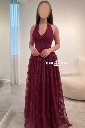 فستان فاخر بتصميم الدانتيل