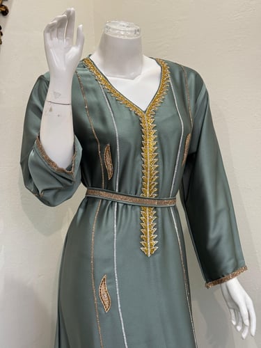 جلابية سيور بنقوش خريفيه مطرزه