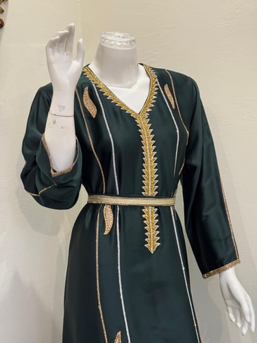 جلابية سيور بنقوش خريفيه مطرزه