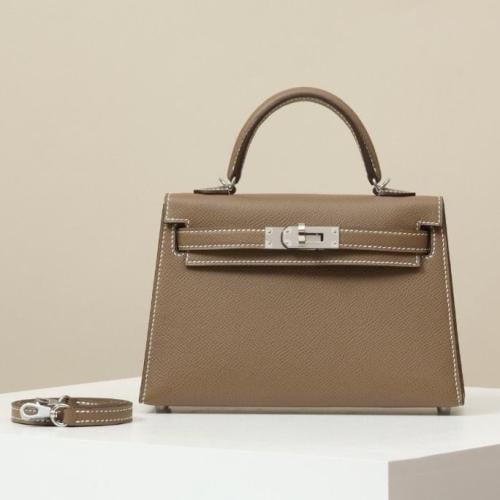 Inspired by Kelly Kaki, silver lock