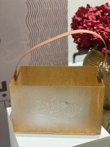 صندوق اكريلك بعبارة مبارك عليكم الشهر
