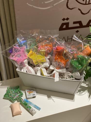 12 توزيعه العصا المضيئة
