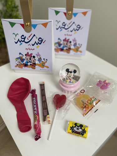 بلورات مجموعة ميكي مع حلويات