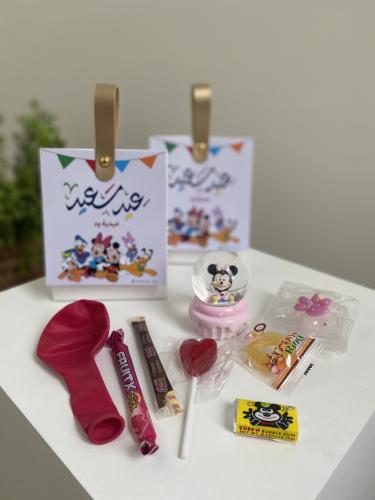 بلورات مجموعة ميكي مع حلويات