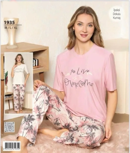 بجامة نص كم وردي بنقشة ورد